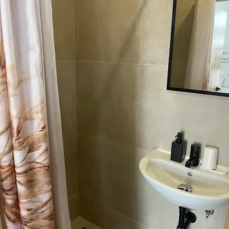 Apartment R E L L A X Studia Chvalovice Hate Na Greenway Praha-wien *