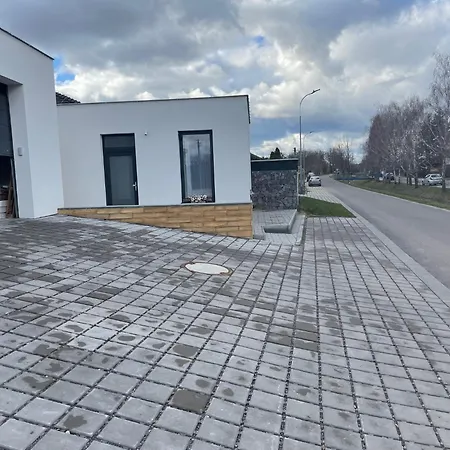 R E L L A X Studia Chvalovice Hate Na Greenway Praha-wien Apartment